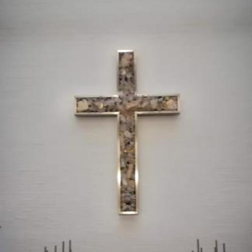 Kors af Karen Strand.