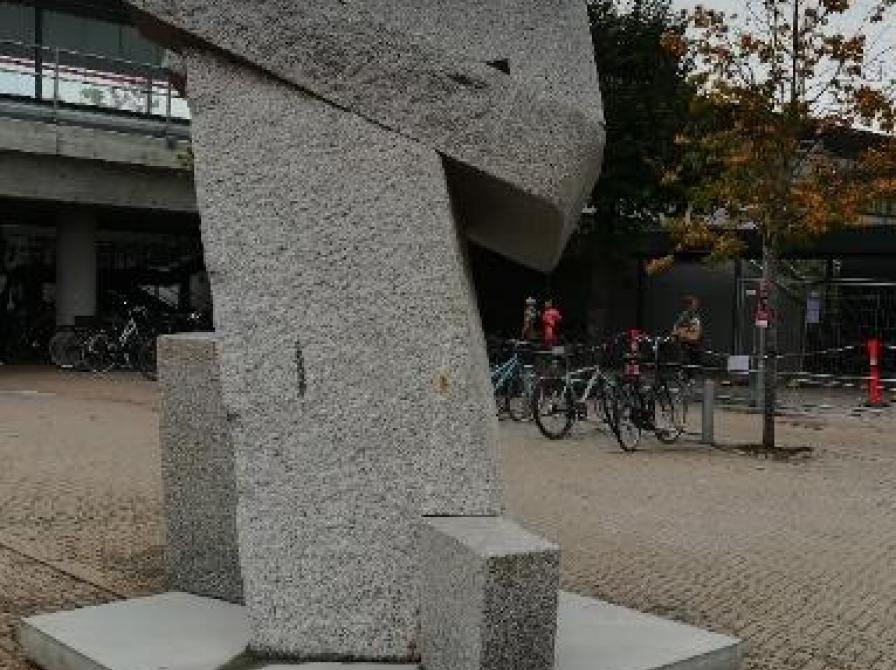 Solrød Sten af Jørgen Haugen Sørensen.